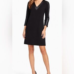 Julia Jordan Elegant Black V-Neck Dress